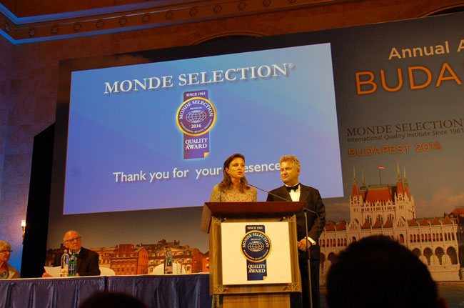 モンドセレクション会長・副会長夫妻